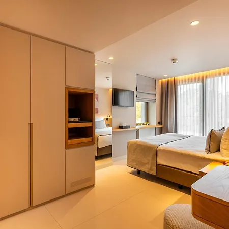 Erk Hotel *