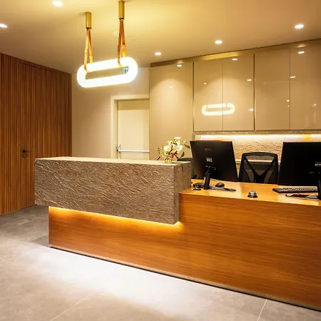 Erk Hotel *