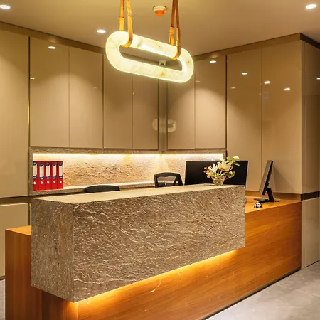 Erk Hotel *