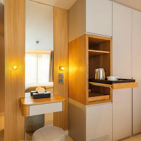 Erk Hotel *