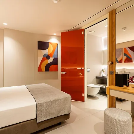 Erk Hotel *